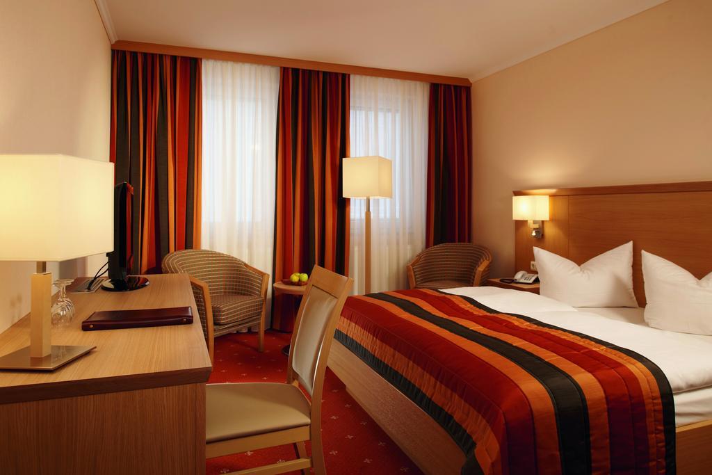 Parkhotel Neustadt Нойштадт-ин-Захзен Номер фото