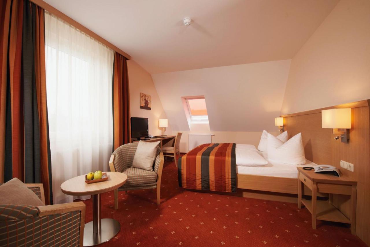 Parkhotel Neustadt Нойштадт-ин-Захзен Экстерьер фото