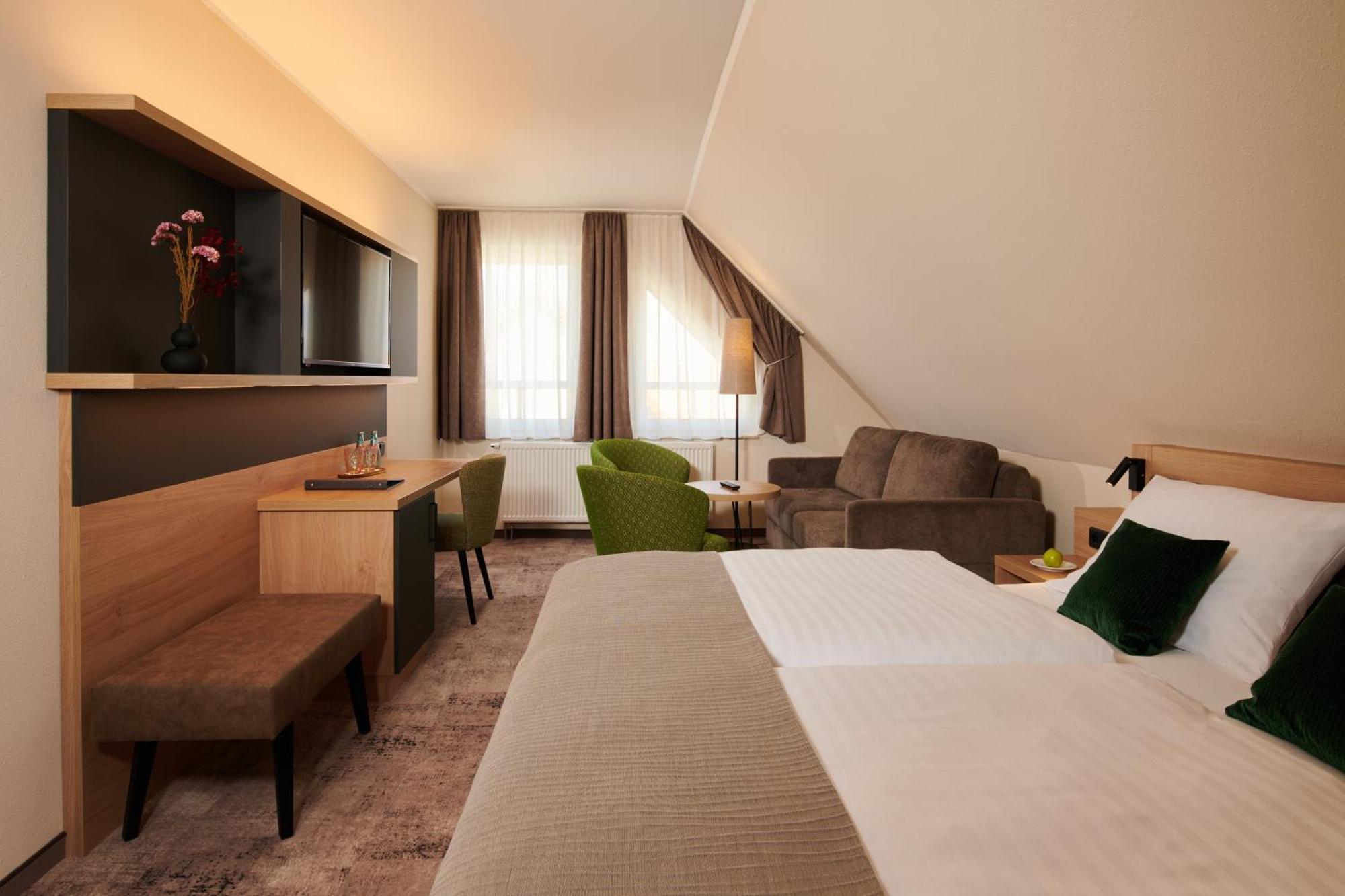Parkhotel Neustadt Нойштадт-ин-Захзен Экстерьер фото