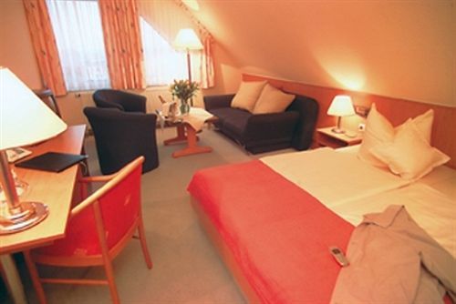 Parkhotel Neustadt Нойштадт-ин-Захзен Экстерьер фото
