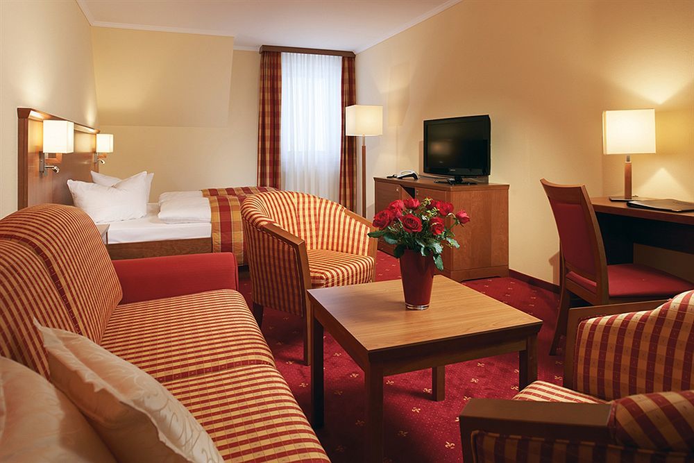 Parkhotel Neustadt Нойштадт-ин-Захзен Экстерьер фото