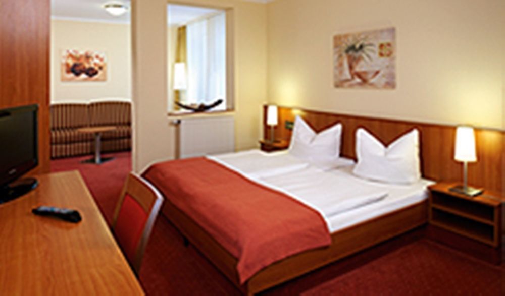 Parkhotel Neustadt Нойштадт-ин-Захзен Экстерьер фото