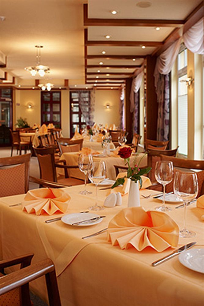 Parkhotel Neustadt Нойштадт-ин-Захзен Экстерьер фото